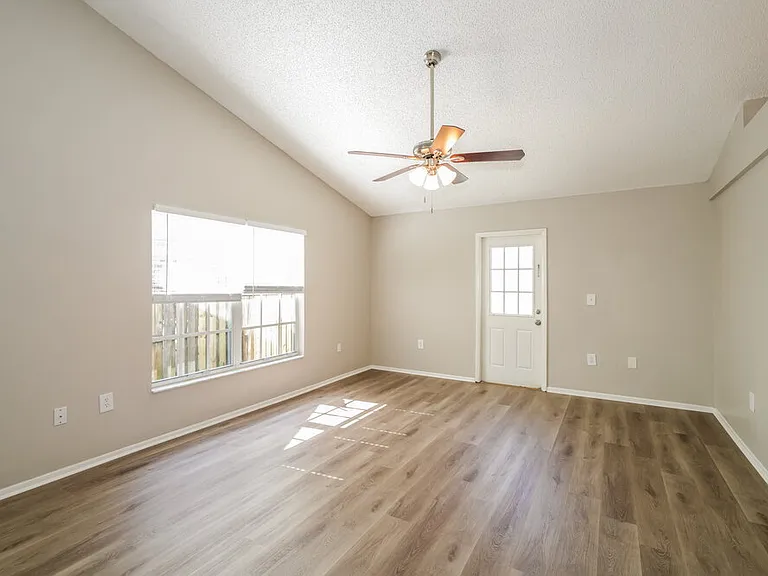 1434 Lakehurst Way — Photo 8