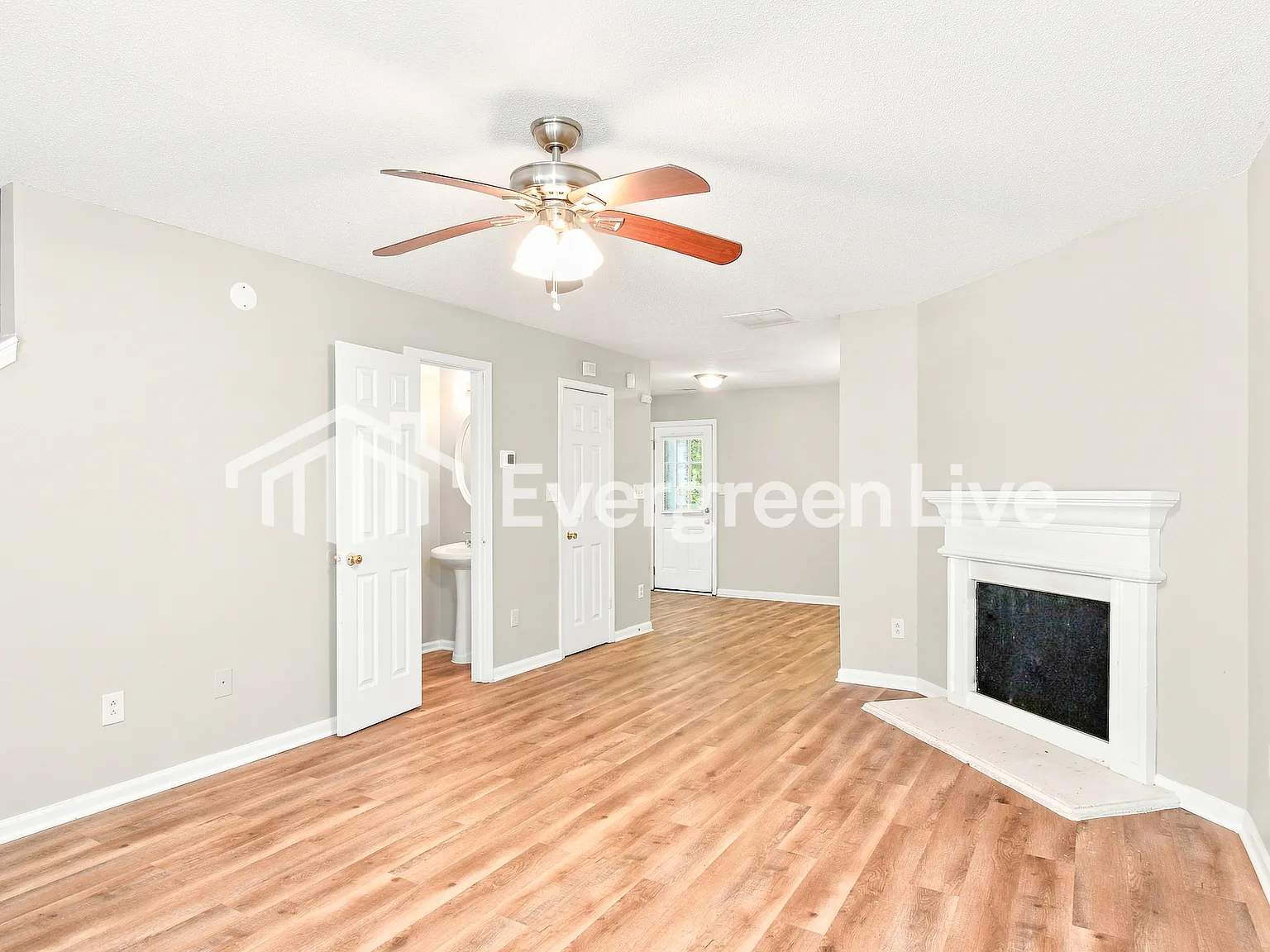 3 bed, 2.5 bath, 1580 sqft, $1,645 — Photo 4