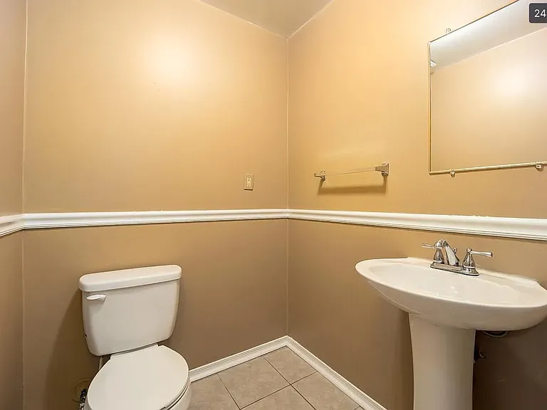 423 Flower Dr — Photo 18