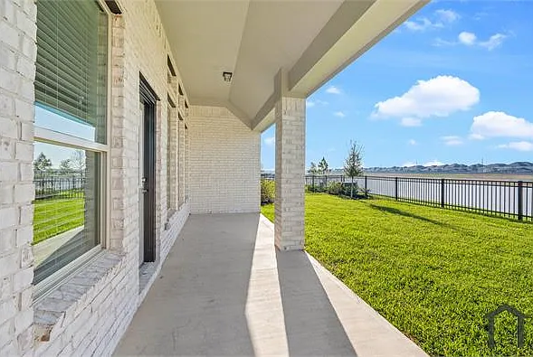 1692 Daylight Lake Dr — Photo 3