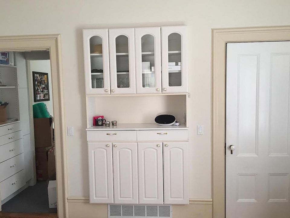 2nd image of 127 Vernon St #3R