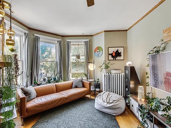 2nd image of 1644 W Balmoral Ave #2