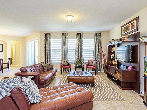4th image of 1070 Rock Creek St