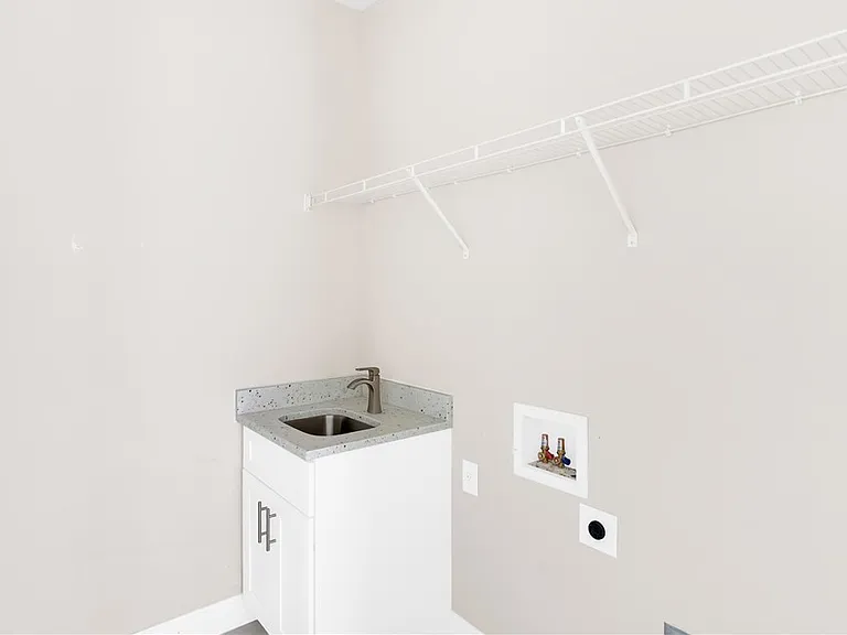 208 Clover Ave — Photo 14