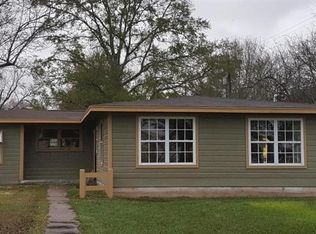 3109 8th St, Bay City, TX 77414