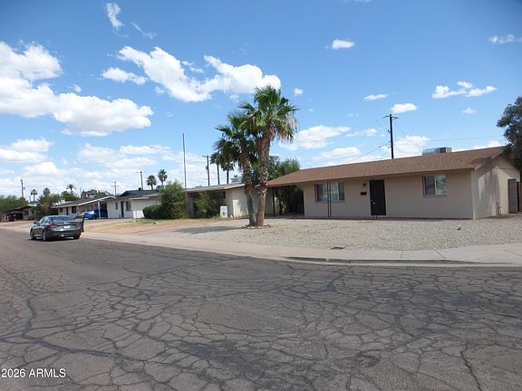 3rd image of 1539 W HUNTINGTON Drive