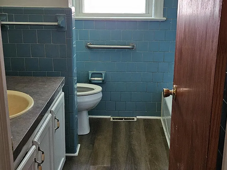 1901 Windsor Dr — Photo 13