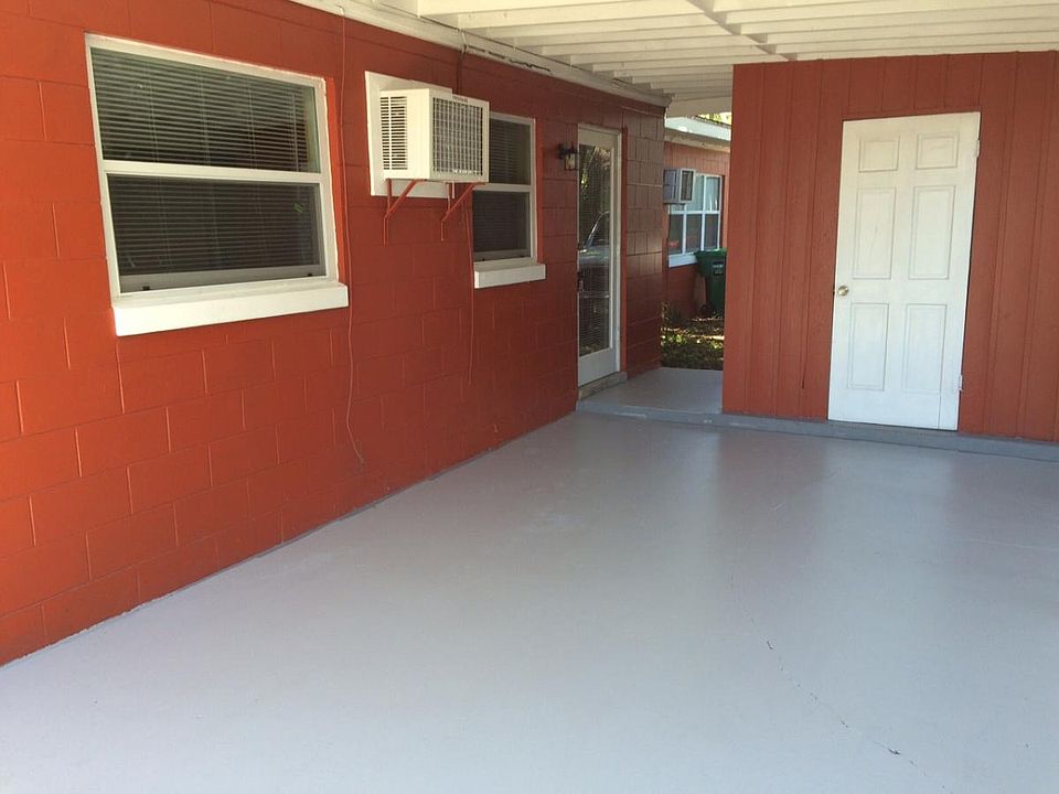 Carport& Utility room