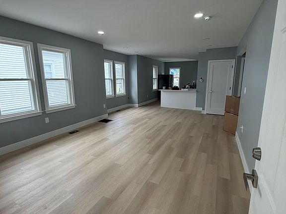 4th image of 270 Homecrest Ave