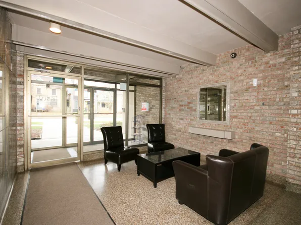 The Weatherfield, 650 Waterloo St, London, ON N6B 2R4