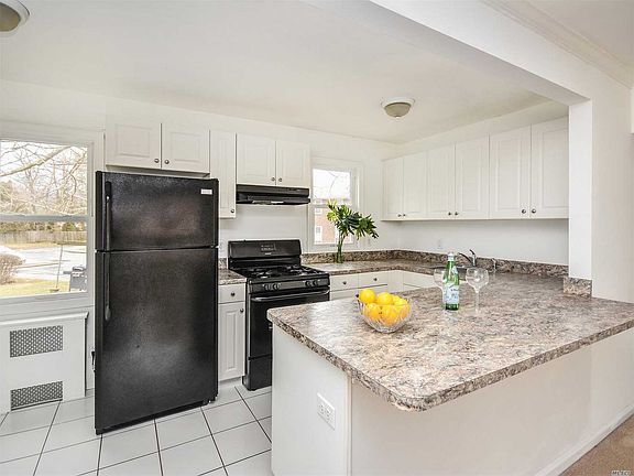 3rd image of 26 Stephen Oval APT A