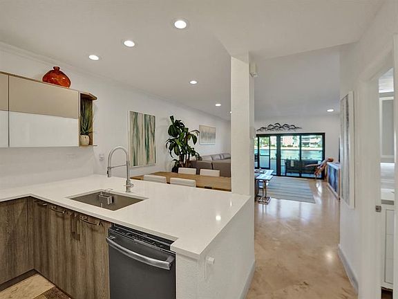 5th image of 1301 N Riverside Dr APT 11