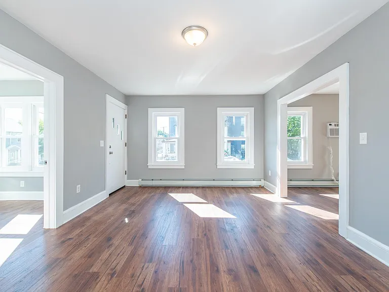 114 Sheridan Ave — Photo 7