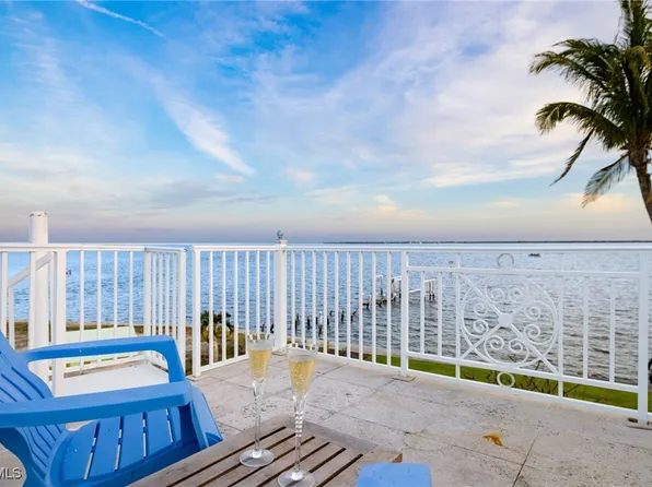 3569 San Carlos Dr, Saint James City, FL 33956