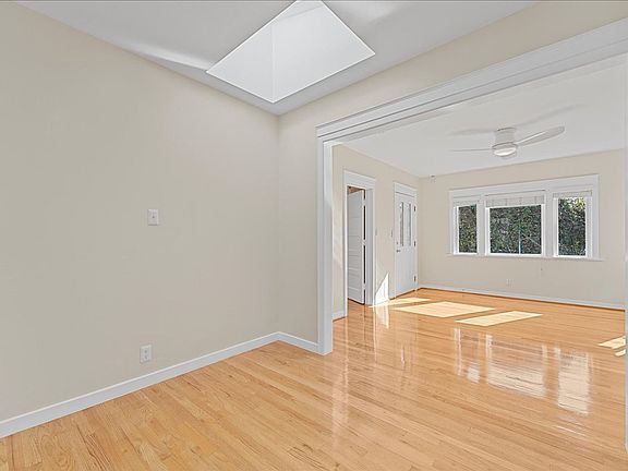 4th image of 647-659 California Ave #657