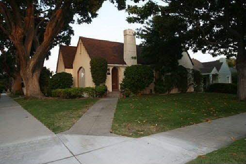 4th image of 1402 Acacia Ave