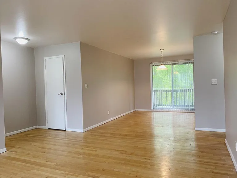 Riverhill Apartments — Photo 57