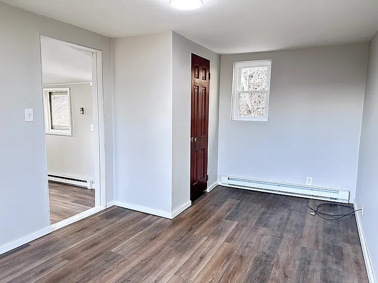 252 E Main St — Photo 7