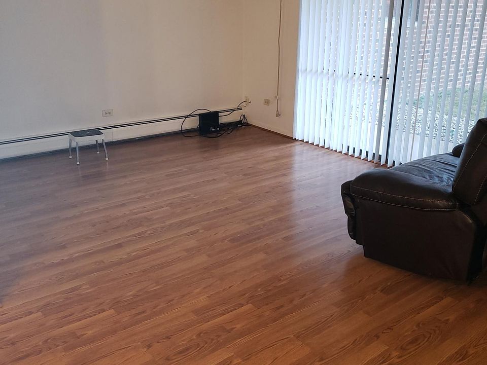 1st image of 15718 Lake Dr APT 1AR