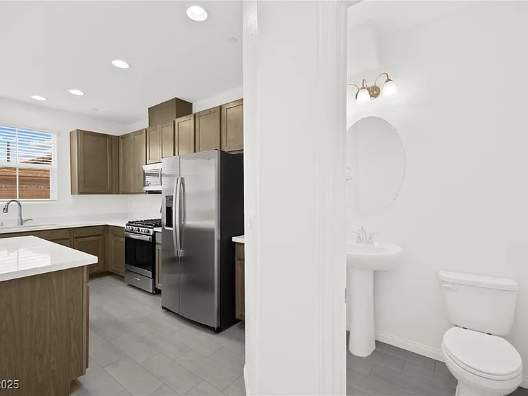 10140 Gabby Glen St — Photo 8