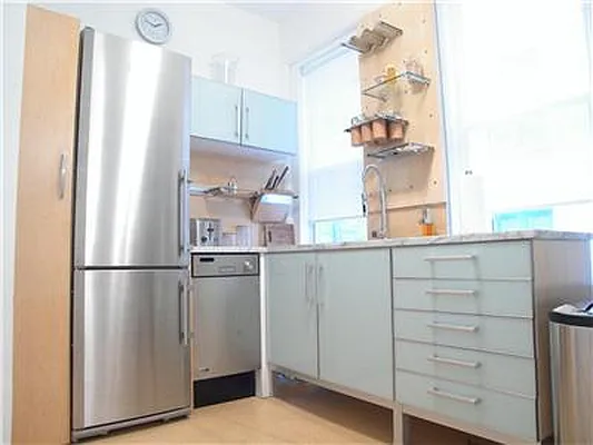 Sold by R New York | media 5