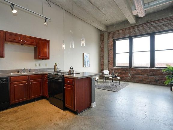 3rd image of 1535 Walnut St APT 705