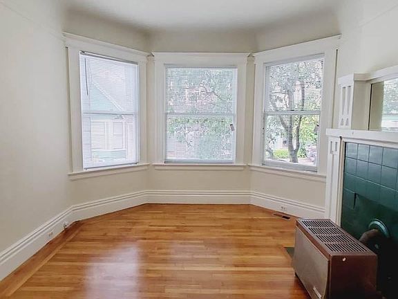 4th image of 33 Delmar St #A