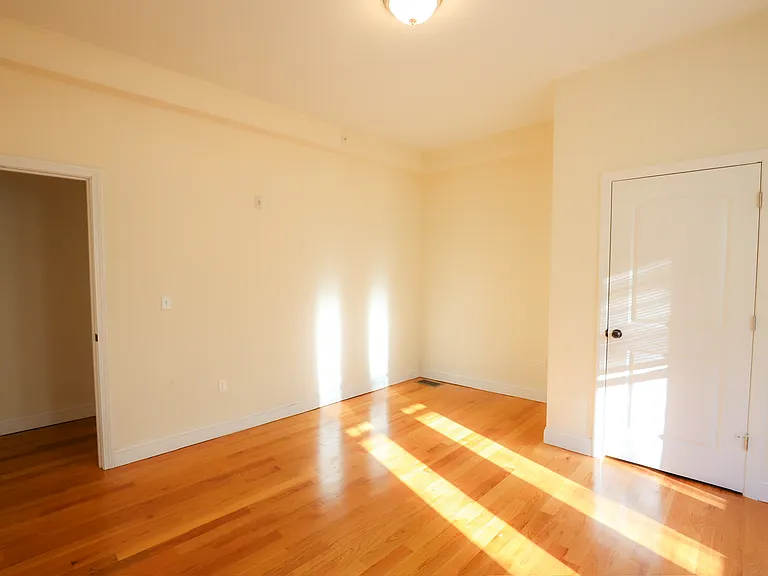 29-33 Highland Ave #3 — Photo 7