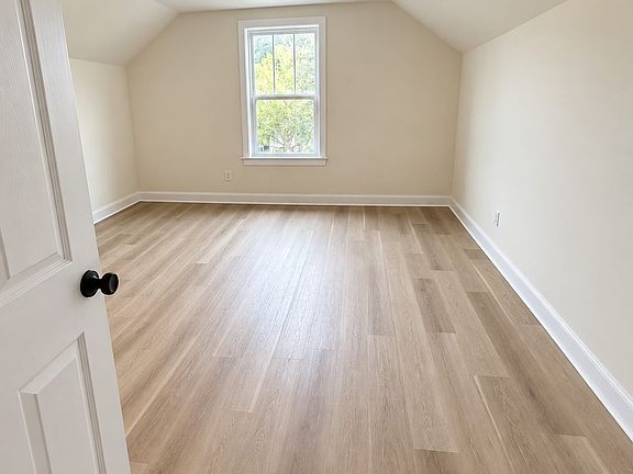 4th image of 3282 Hartwell St