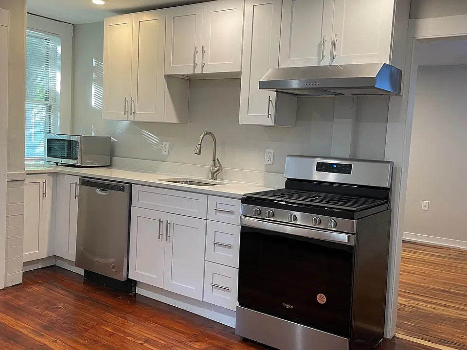 20R Brook St #20R