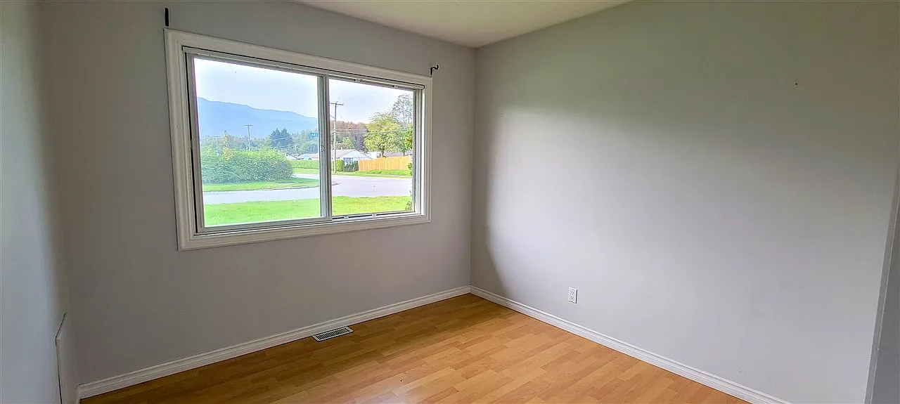 3 bed, 1015 sqft, $2,150 — Photo 4