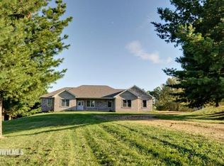 908 Rock Cut Rd, Hazel Green, WI 53811