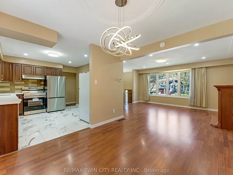 402 Lakeview Dr — Photo 7