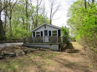22 Center St, Stanhope, NJ 07874