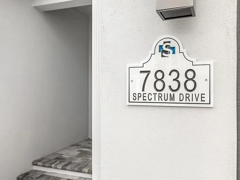 7838 Spectrum Dr — Photo 4