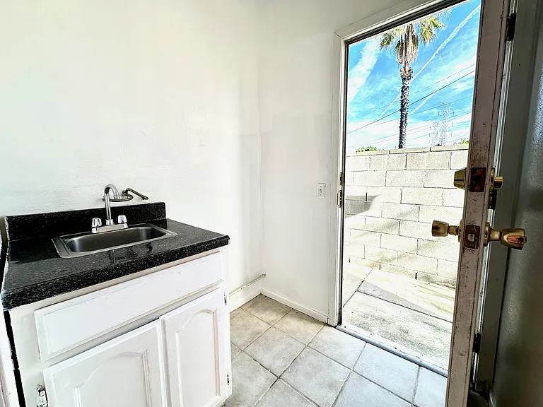 6634 1/2 Camellia Ave #1/2 — Photo 12
