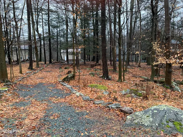 57 Wallenpaupack Dr, Lake Ariel, PA 18436