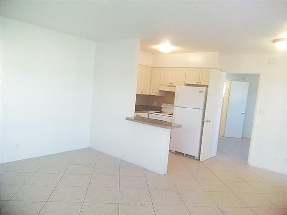 3rd image of 1960 NE 48th St APT 1