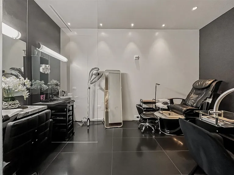 68 SE 6th St #2702 — Photo 17