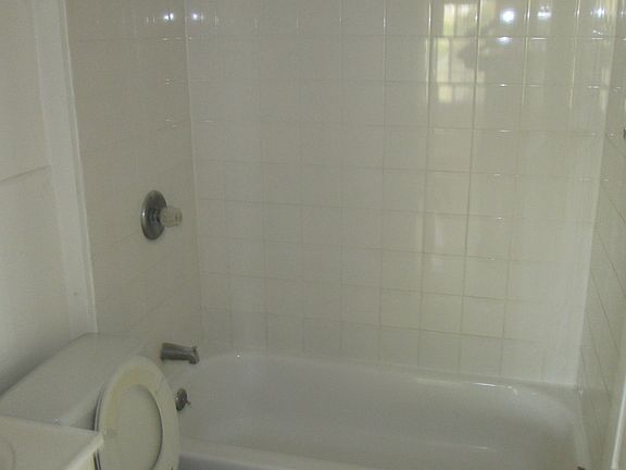 4th image of 4422 W 64th St