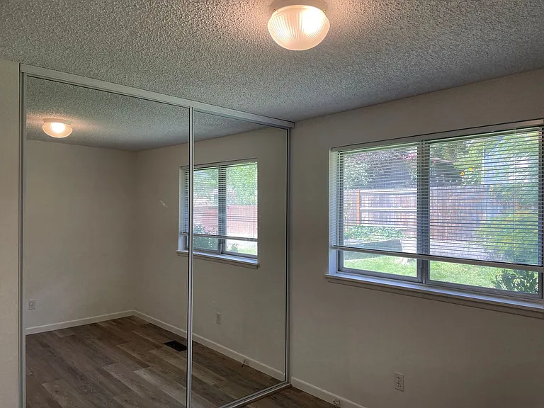 581 N Wexford Cir — Photo 18