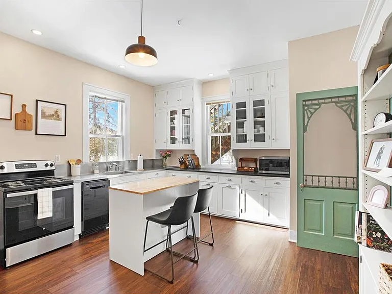 333 W 2nd St #2 — Photo 9