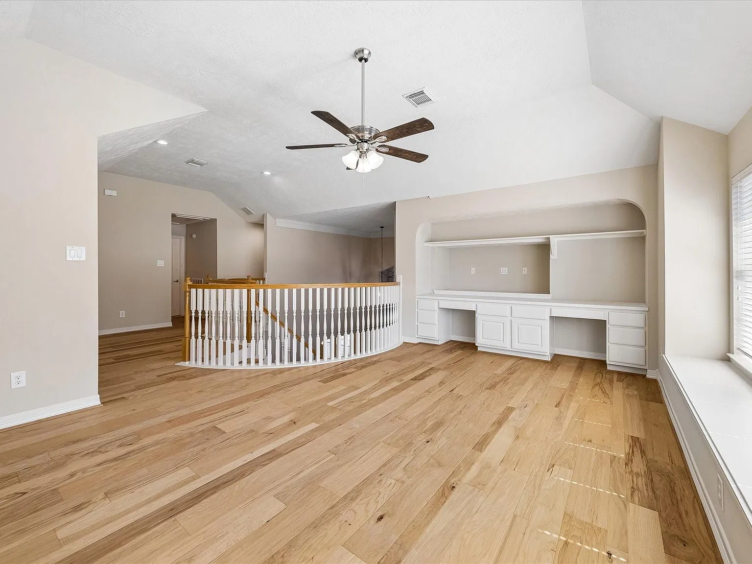 4 bed, 3.5 bath, 3271 sqft, $3,900 — Photo 4