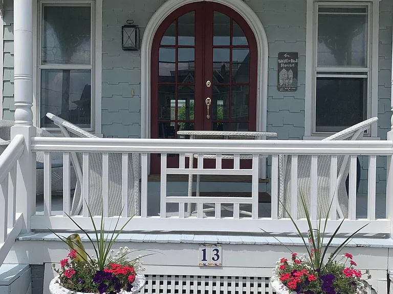 13 Heck Ave — Photo 3