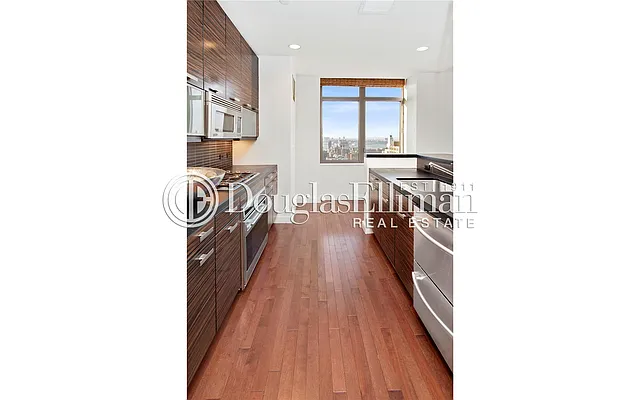 Sold by Douglas Elliman | media 19