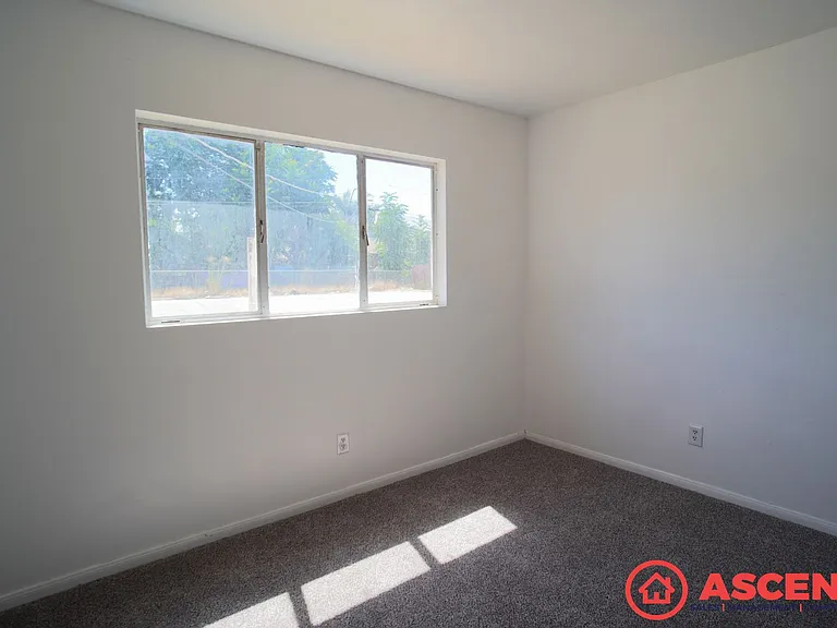25428 Barbara St — Photo 10