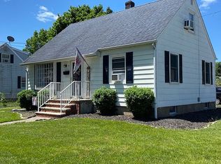 8 Van Ness Ave, Pompton Lakes, NJ 07442