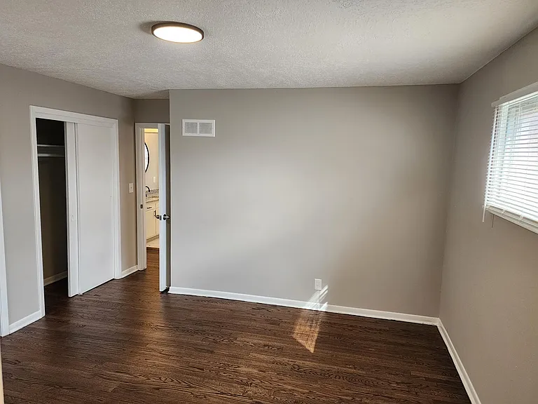 920 E 83rd St #920 — Photo 19