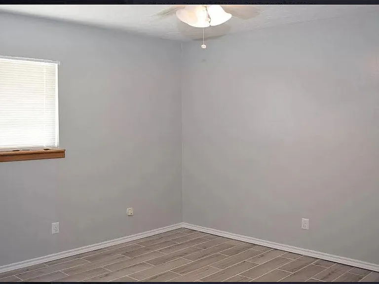 900 Acadia Dr — Photo 5