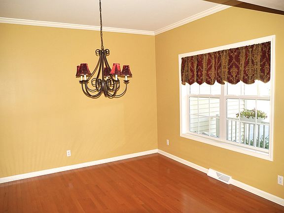 2nd image of 956 Mac Arthur Dr